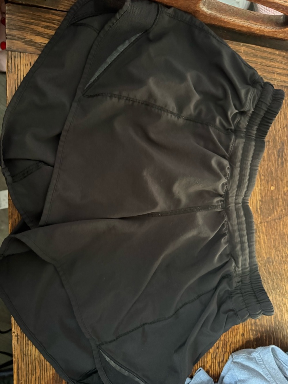 Women’s lululemon double lines workout shorts small